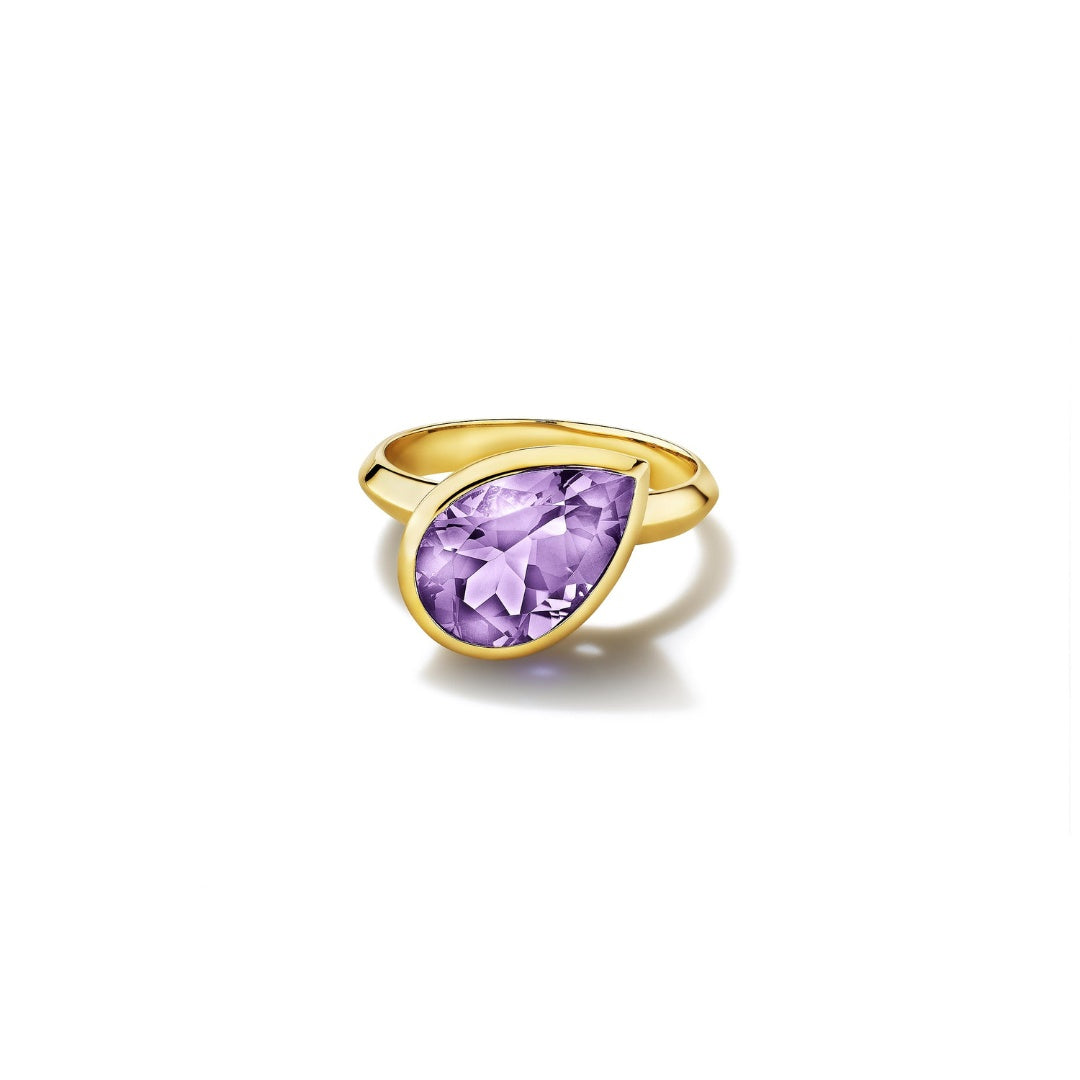 MoAnA LUU Dlo pear-shaped amethyst ring in 18K yellow gold, featuring a cane-woven frame inspired by traditional Caribbean fish traps, reflecting the house’s vision of Creole-inspired fine jewelry crafted in New York.