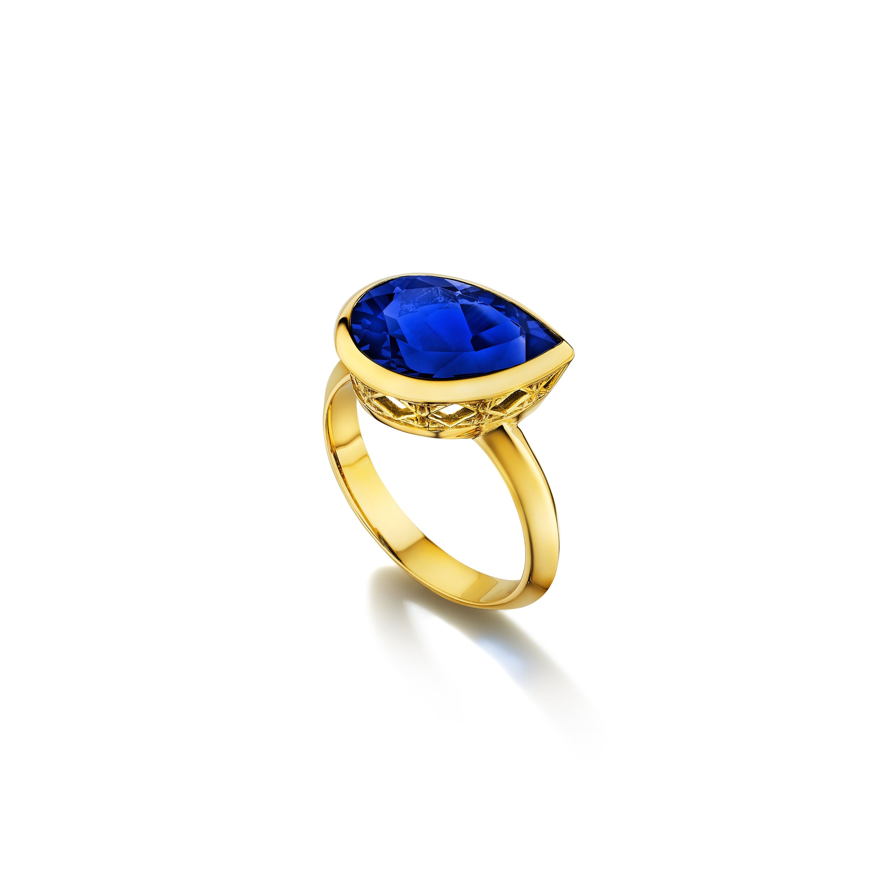 MoAnA LUU Dlo pear-shaped blue sapphire ring in 18K yellow gold, featuring a cane-woven frame inspired by traditional Caribbean fish traps, reflecting the house’s vision of Creole-inspired fine jewelry crafted in New York.
