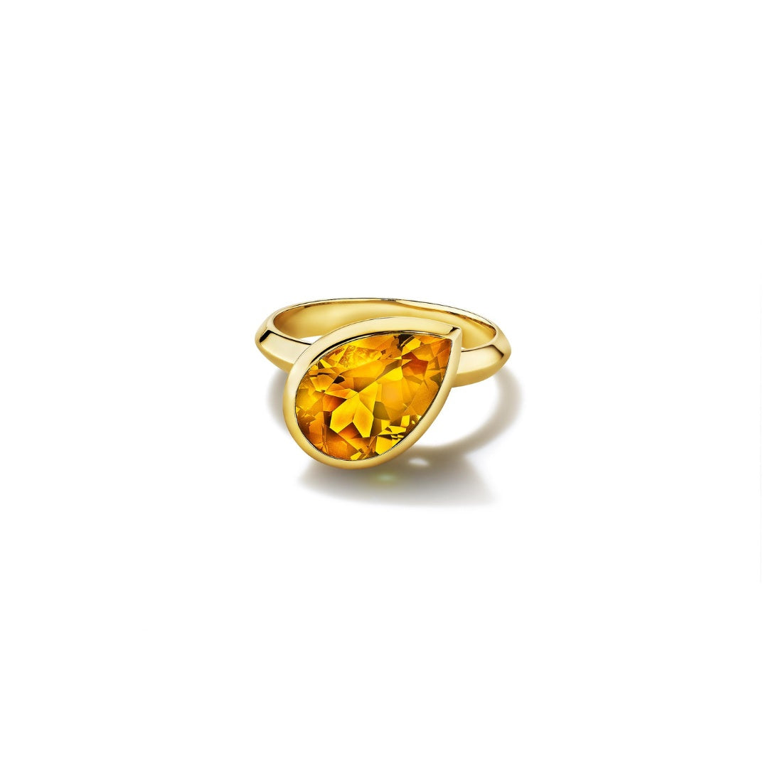 MoAnA LUU Dlo pear-shaped citrine ring in 18K yellow gold, featuring a cane-woven frame inspired by traditional Caribbean fish traps, reflecting the house’s vision of Creole-inspired fine jewelry crafted in New York.