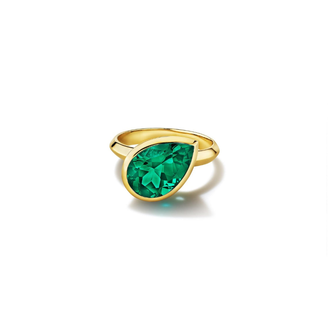 MoAnA LUU Dlo pear-shaped emerald ring in 18K yellow gold, featuring a cane-woven frame inspired by traditional Caribbean fish traps, reflecting the house’s vision of Creole-inspired fine jewelry crafted in New York.