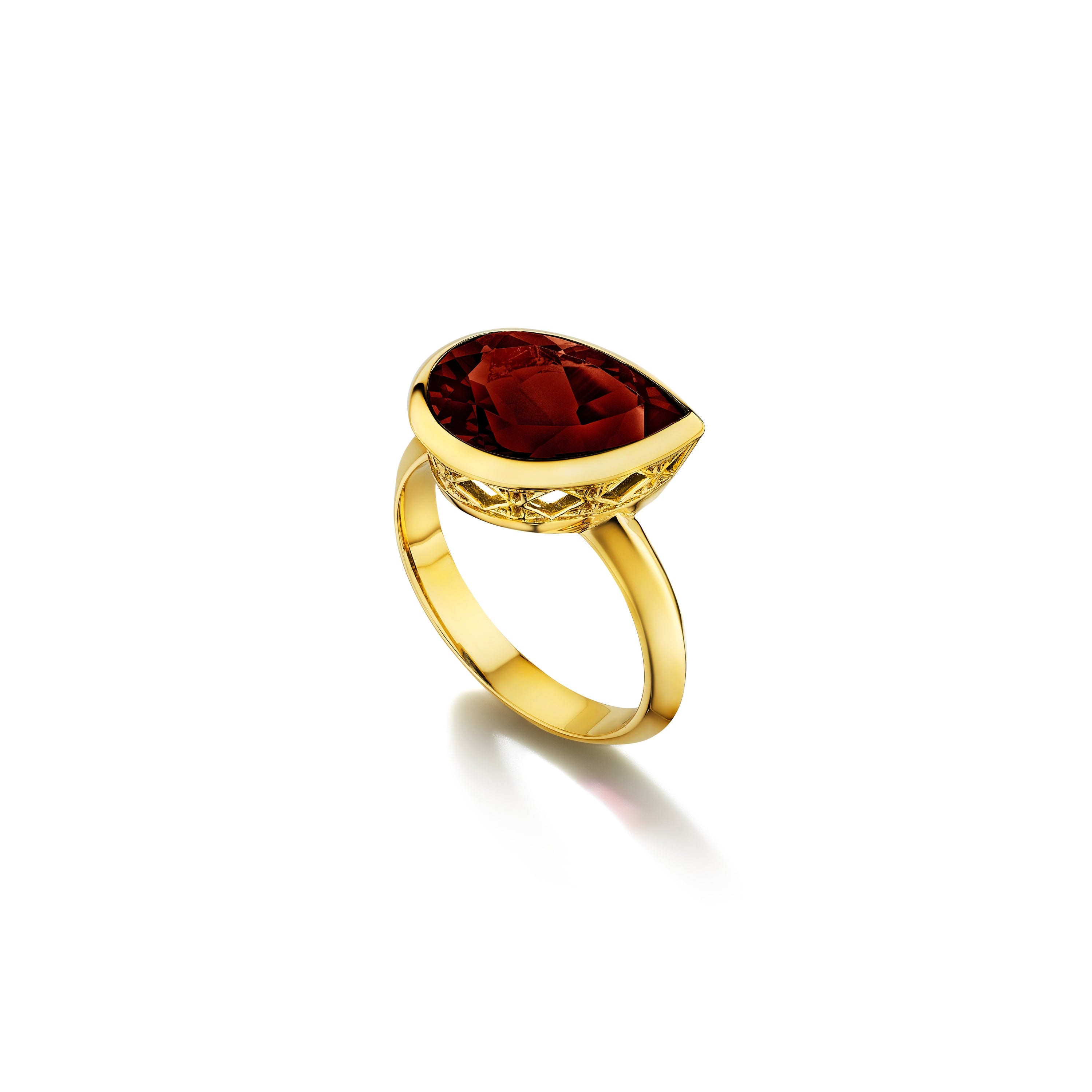 MoAnA LUU Dlo pear-shaped garnet ring in 18K yellow gold, featuring a cane-woven frame inspired by traditional Caribbean fish traps, reflecting the house’s vision of Creole-inspired fine jewelry crafted in New York.