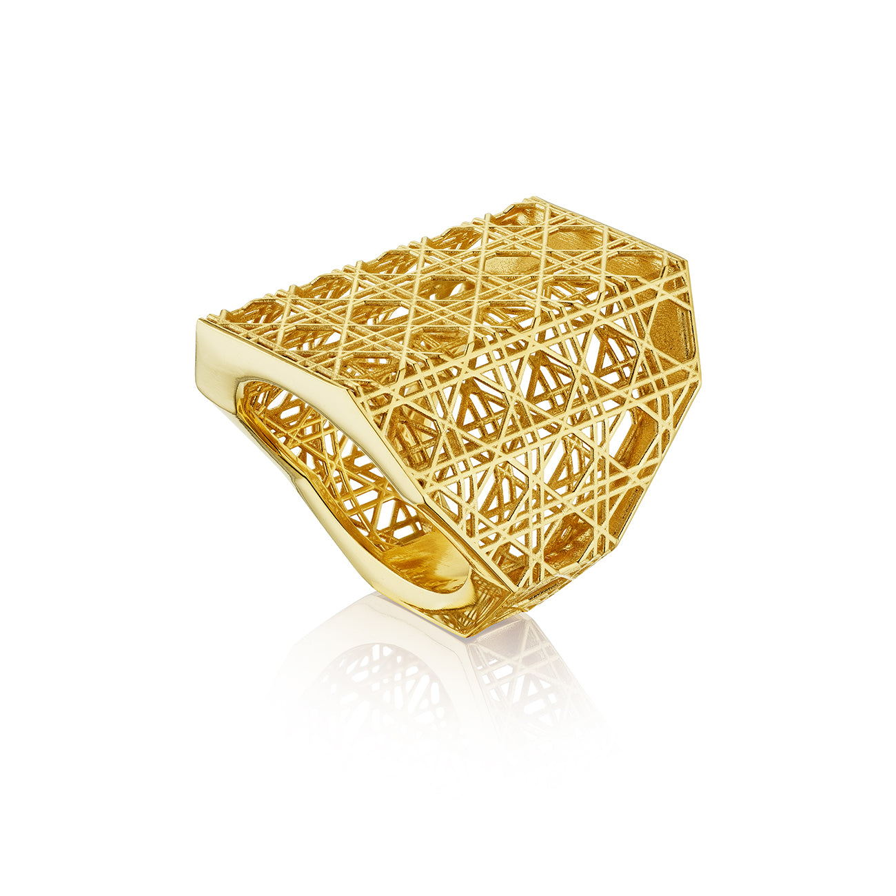MoAnA LUU Doudou Maxi ring 18K yellow gold, featuring a cane-woven work inspired by traditional Caribbean fish traps, reflecting the house’s vision of Creole-inspired fine jewelry crafted in New York.