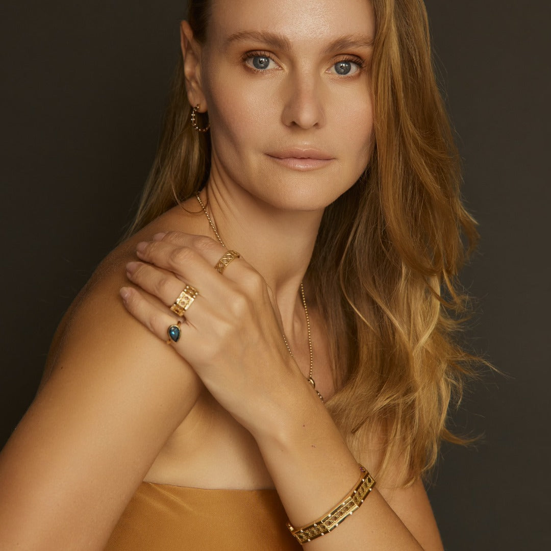 Dlo Pear Shape Ring, 18K Yellow Gold and London Blue Topaz