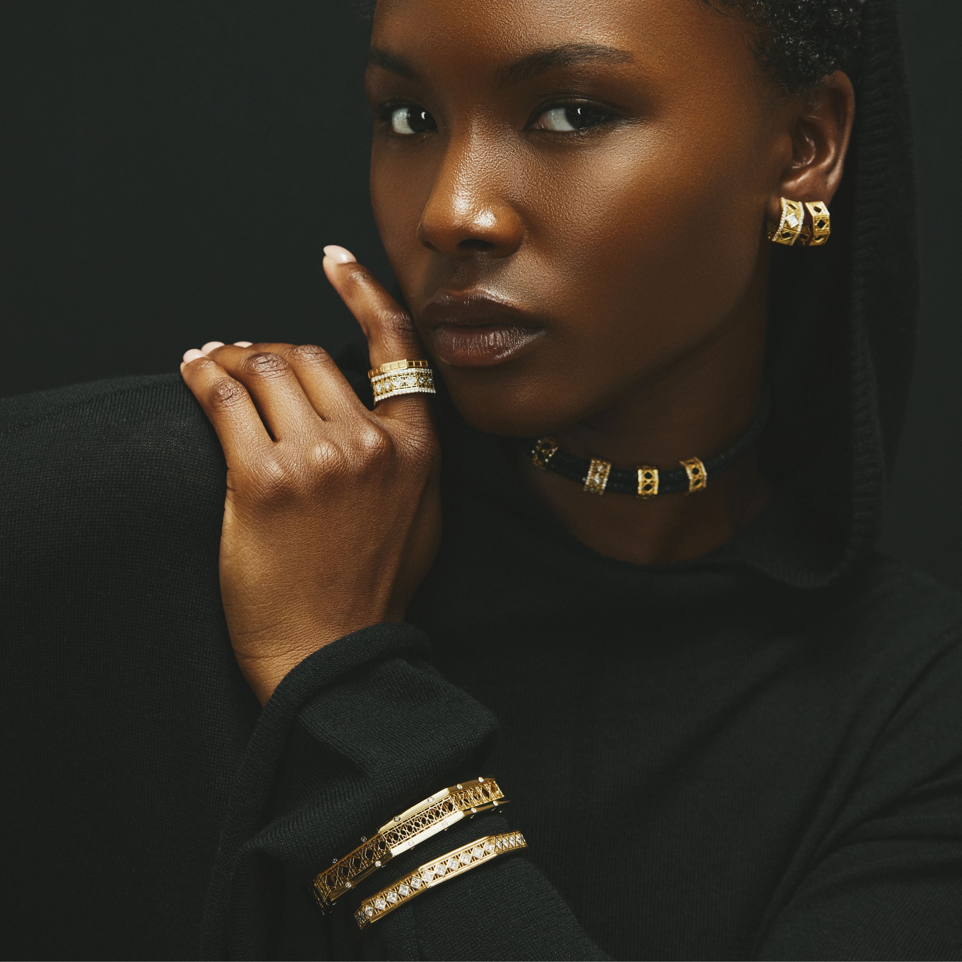 MoAnA LUU fine jewelry worn on model, featuring Abyss stingray leather choker with gold elements, paired with Doudou gold earrings, bracelets, and stacked rings inspired by Creole craftsmanship.
