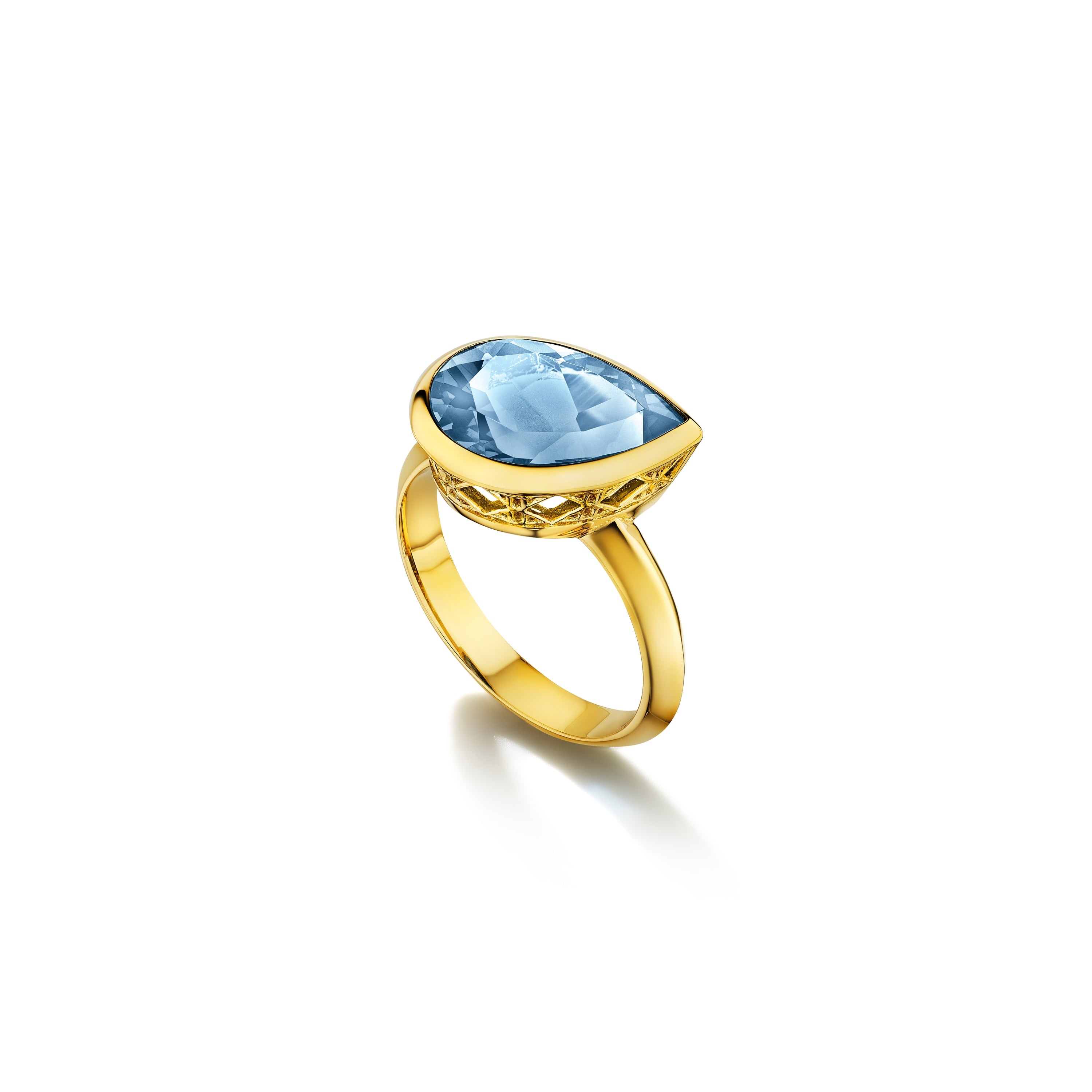 MoAnA LUU Dlo pear-shaped aquamarine ring in 18K yellow gold, featuring a cane-woven frame inspired by traditional Caribbean fish traps, reflecting the house’s vision of Creole-inspired fine jewelry crafted in New York.