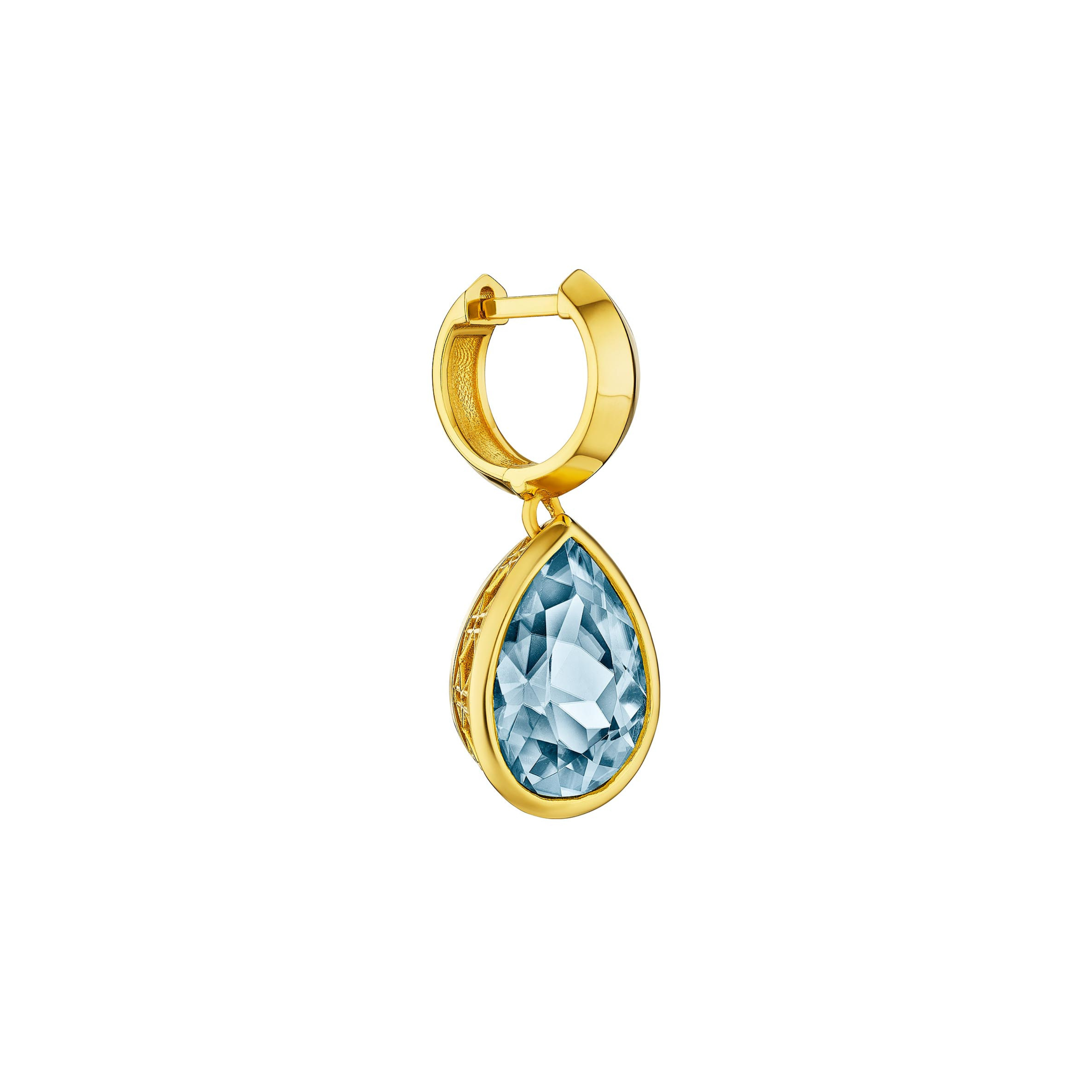 MoAnA LUU Dlo pear-shaped aquamarine earring in 18K yellow gold, featuring a cane-woven frame inspired by traditional Caribbean fish traps, reflecting the house’s vision of Creole-inspired fine jewelry crafted in New York.