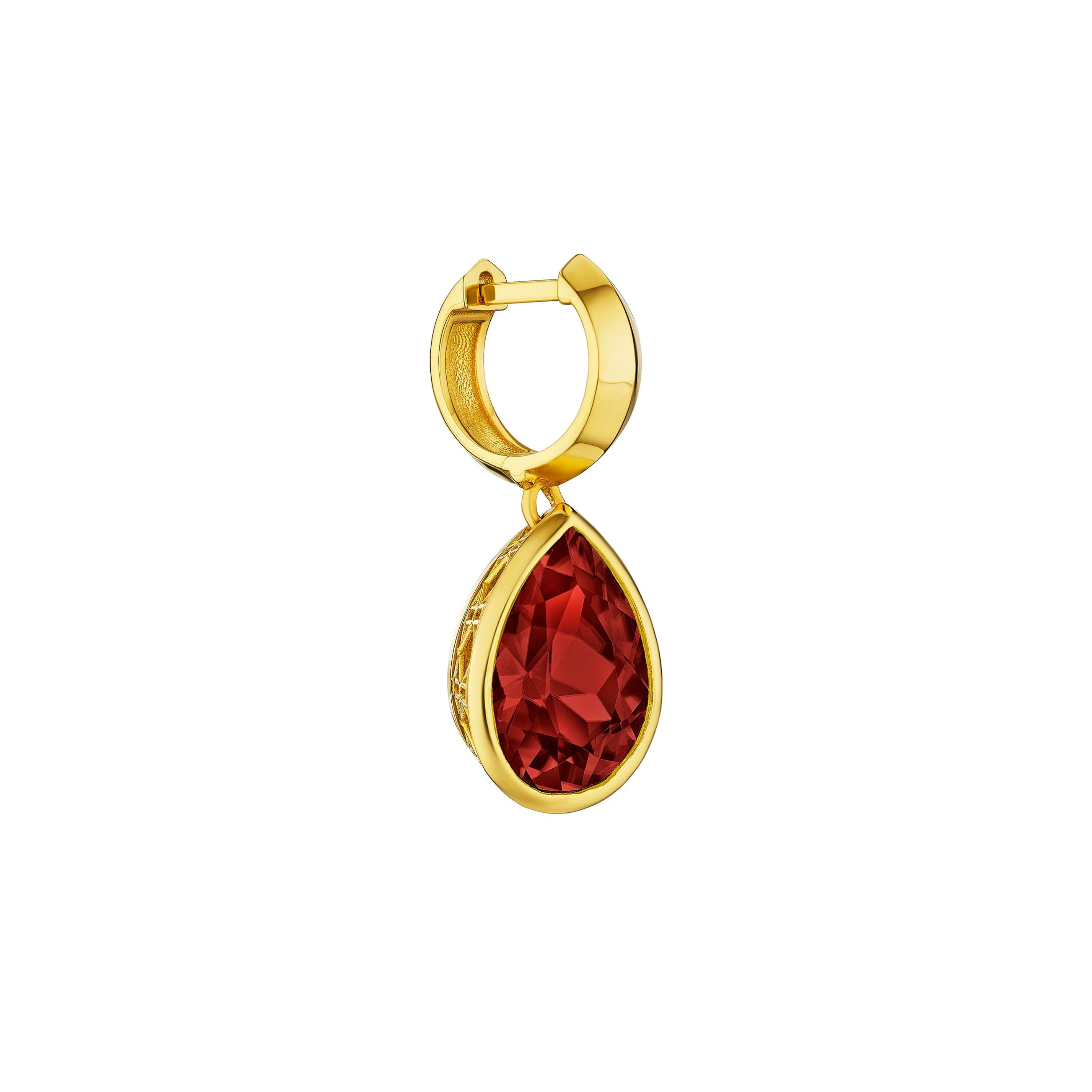 MoAnA LUU Dlo pear-shaped ruby in 18K yellow gold, featuring a cane-woven frame inspired by traditional Caribbean fish traps, reflecting the house’s vision of Creole-inspired fine jewelry crafted in New York.