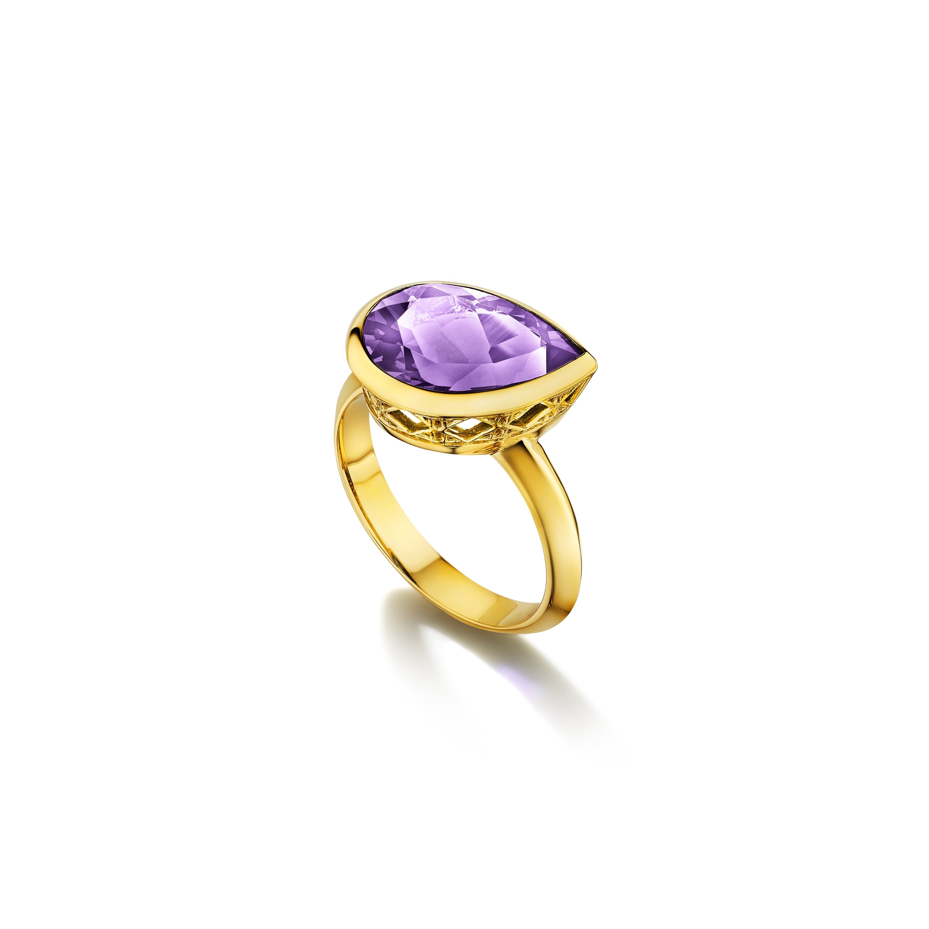 MoAnA LUU Dlo pear-shaped amethyst ring in 18K yellow gold, featuring a cane-woven frame inspired by traditional Caribbean fish traps, reflecting the house’s vision of Creole-inspired fine jewelry crafted in New York.