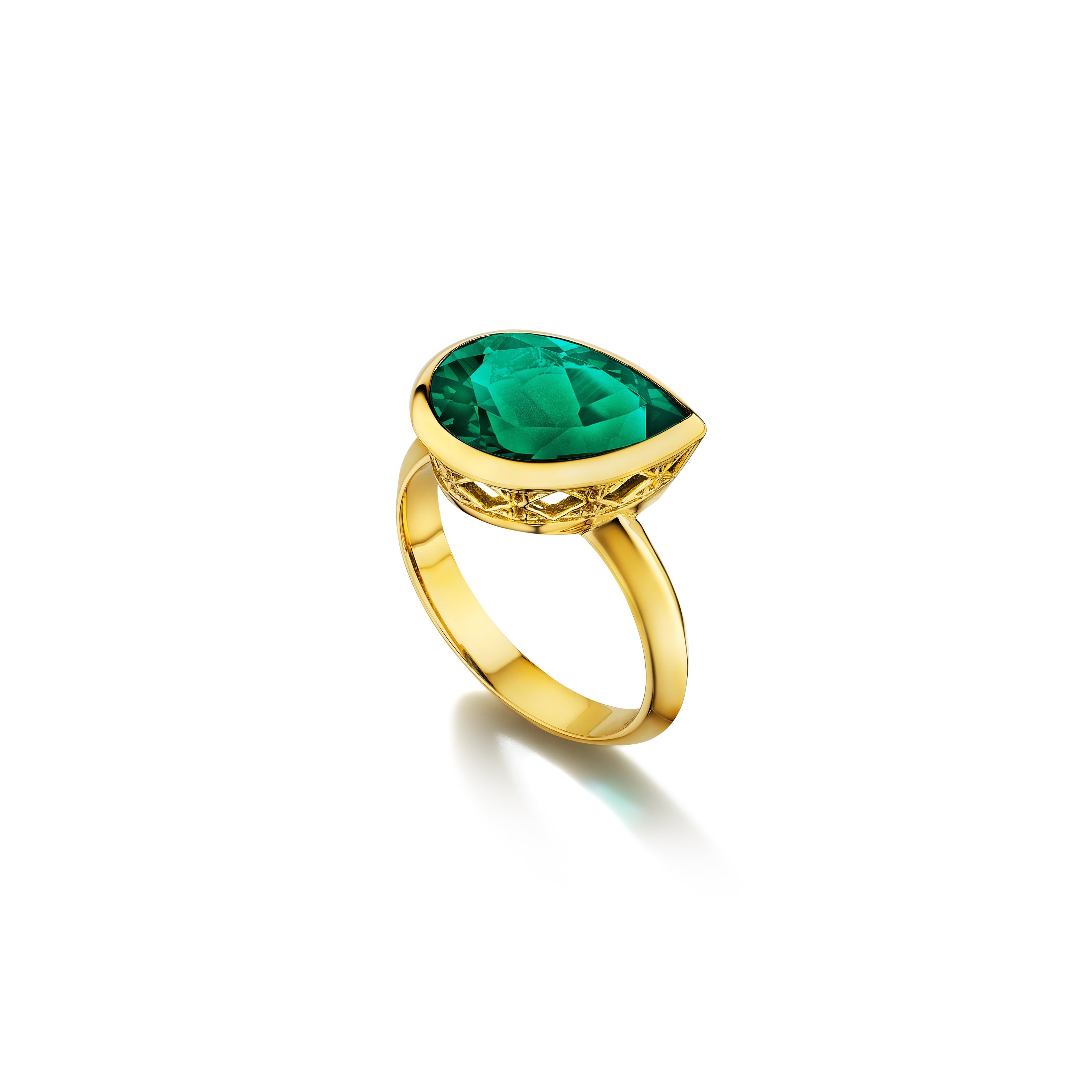 MoAnA LUU Dlo pear-shaped emerald ring in 18K yellow gold, featuring a cane-woven frame inspired by traditional Caribbean fish traps, reflecting the house’s vision of Creole-inspired fine jewelry crafted in New York.