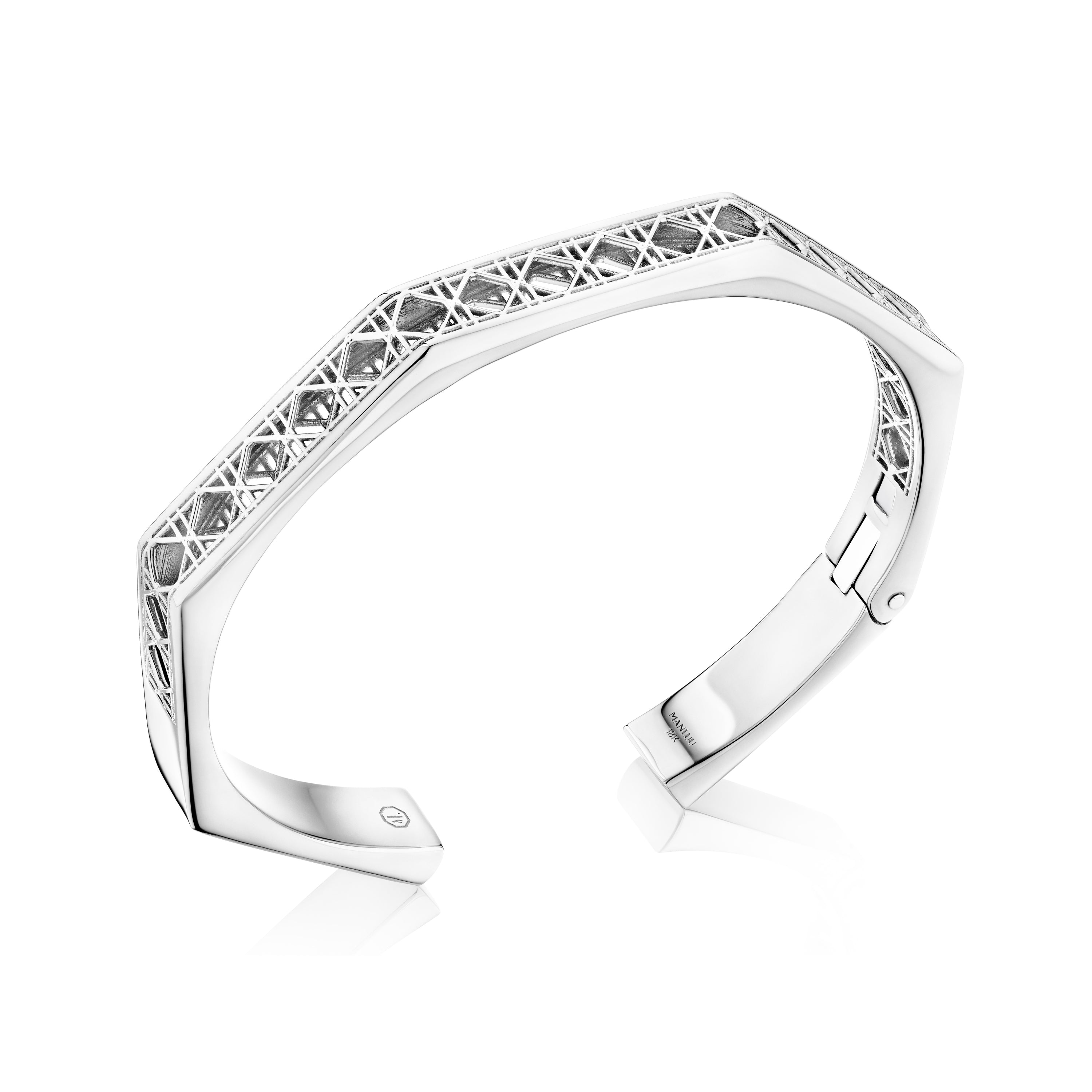 MoAnA LUU Doudou hinged bracelet in 18K white gold, featuring a cane-woven work inspired by traditional Caribbean fish traps, reflecting the house’s vision of Creole-inspired fine jewelry crafted in New York.