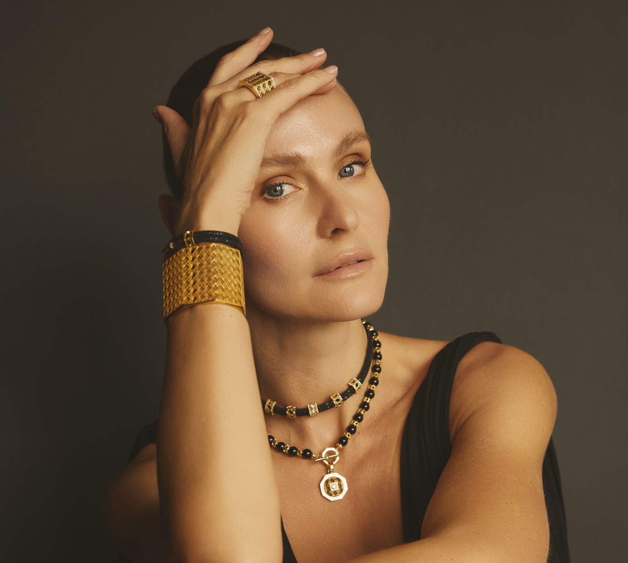 Model wearing MoAnA LUU Doudou maxi cuff and rings, Abyss choker and bracelet, Yva beads in onyx with Doudou octogonal pendant. 