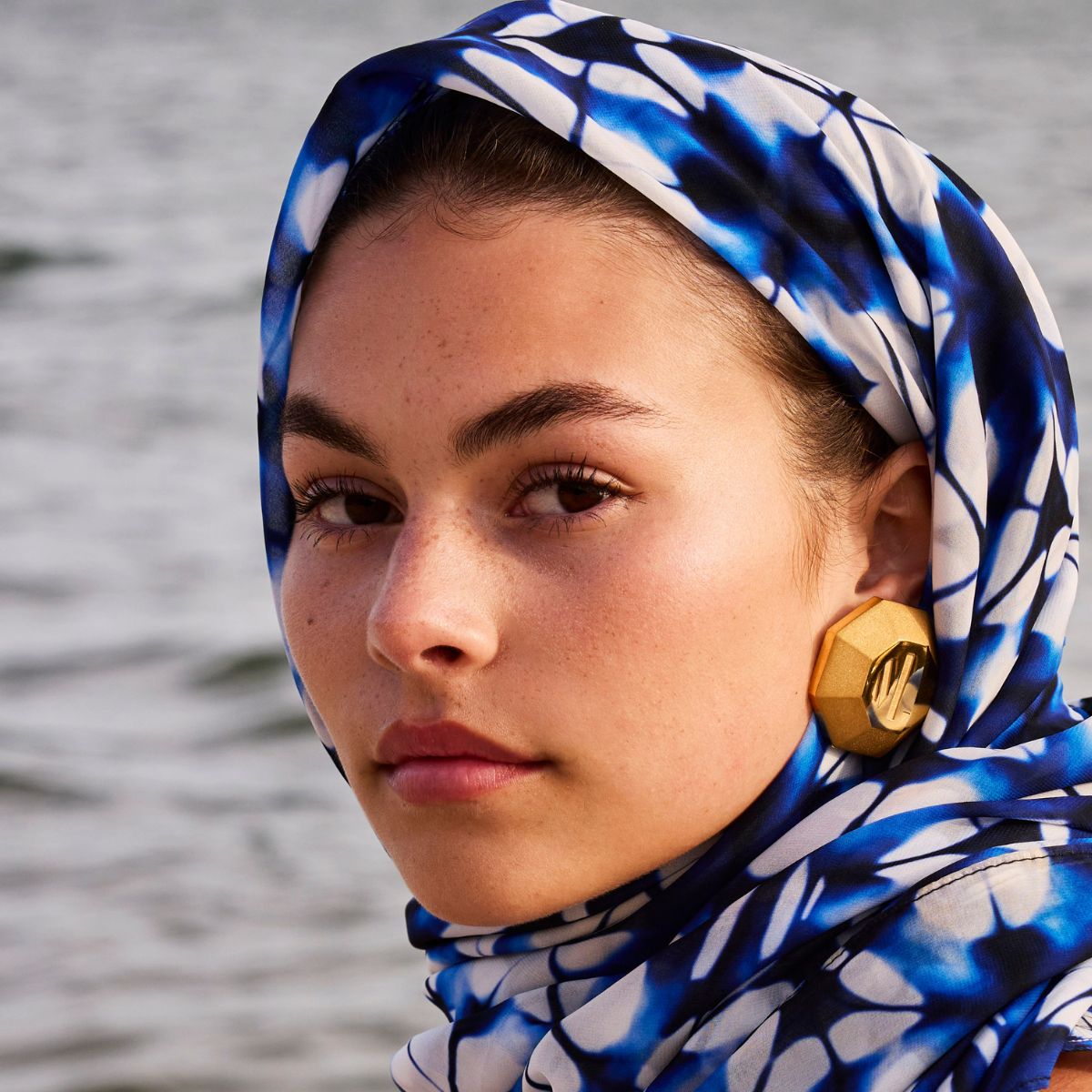 MoAnA LUU ML statement octogonal earrings on model